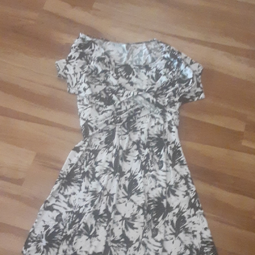 Chico's Monochrome Leaf Pattern Midi Dress